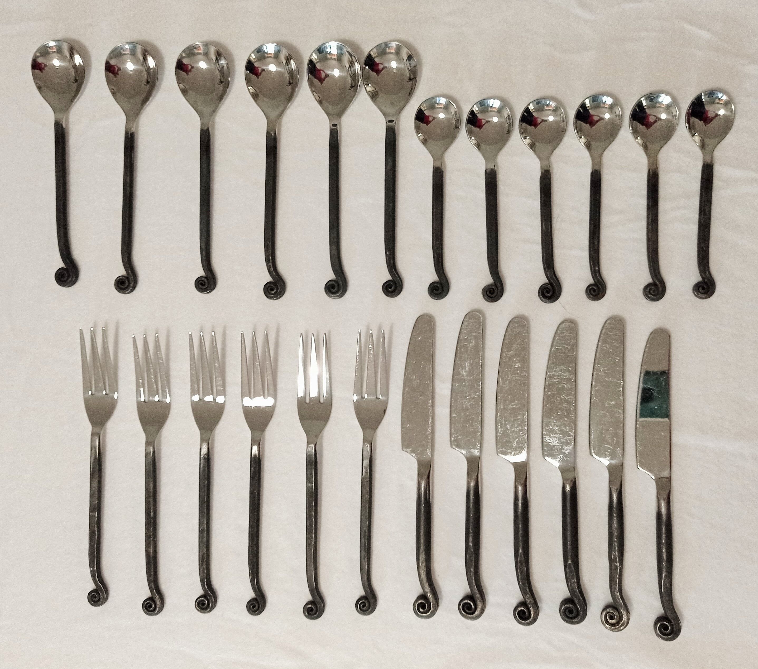 Cutlery set 24 pieces in hammered steel