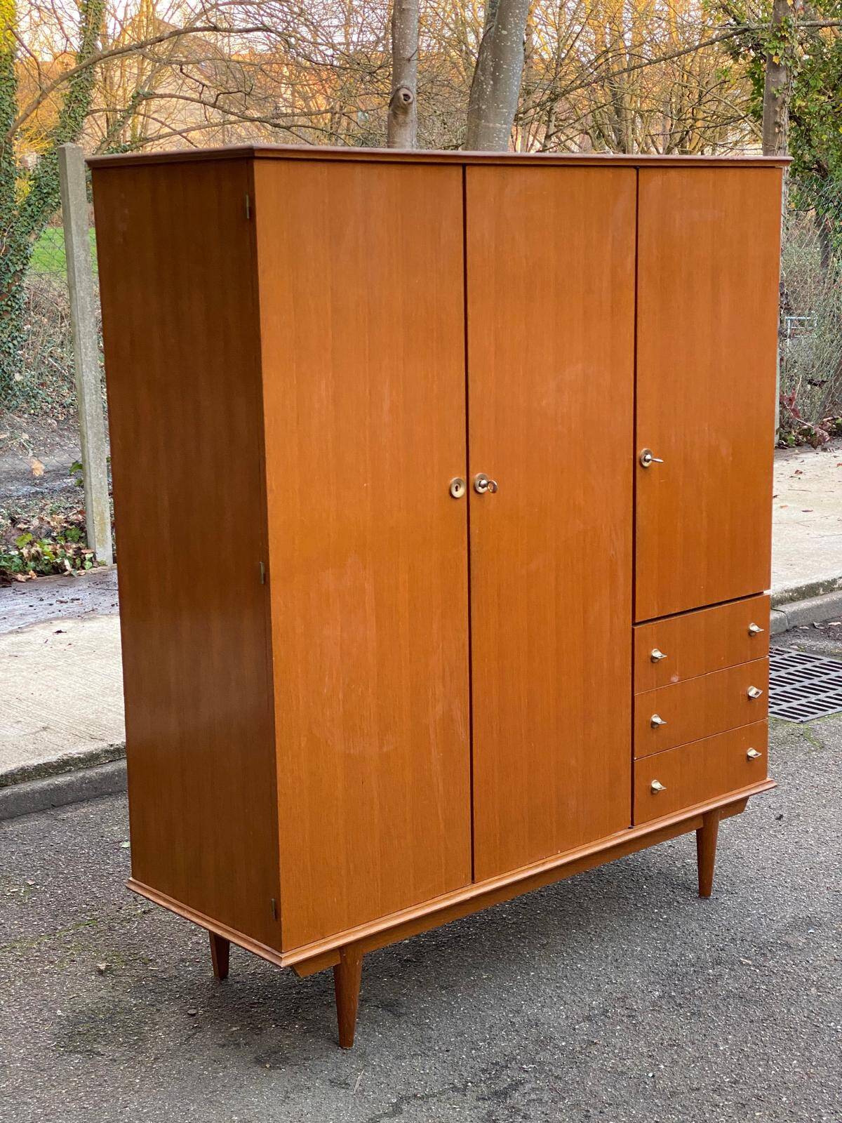 Scandinavian 3-door oak wardrobe from the 1960s, 155cm.