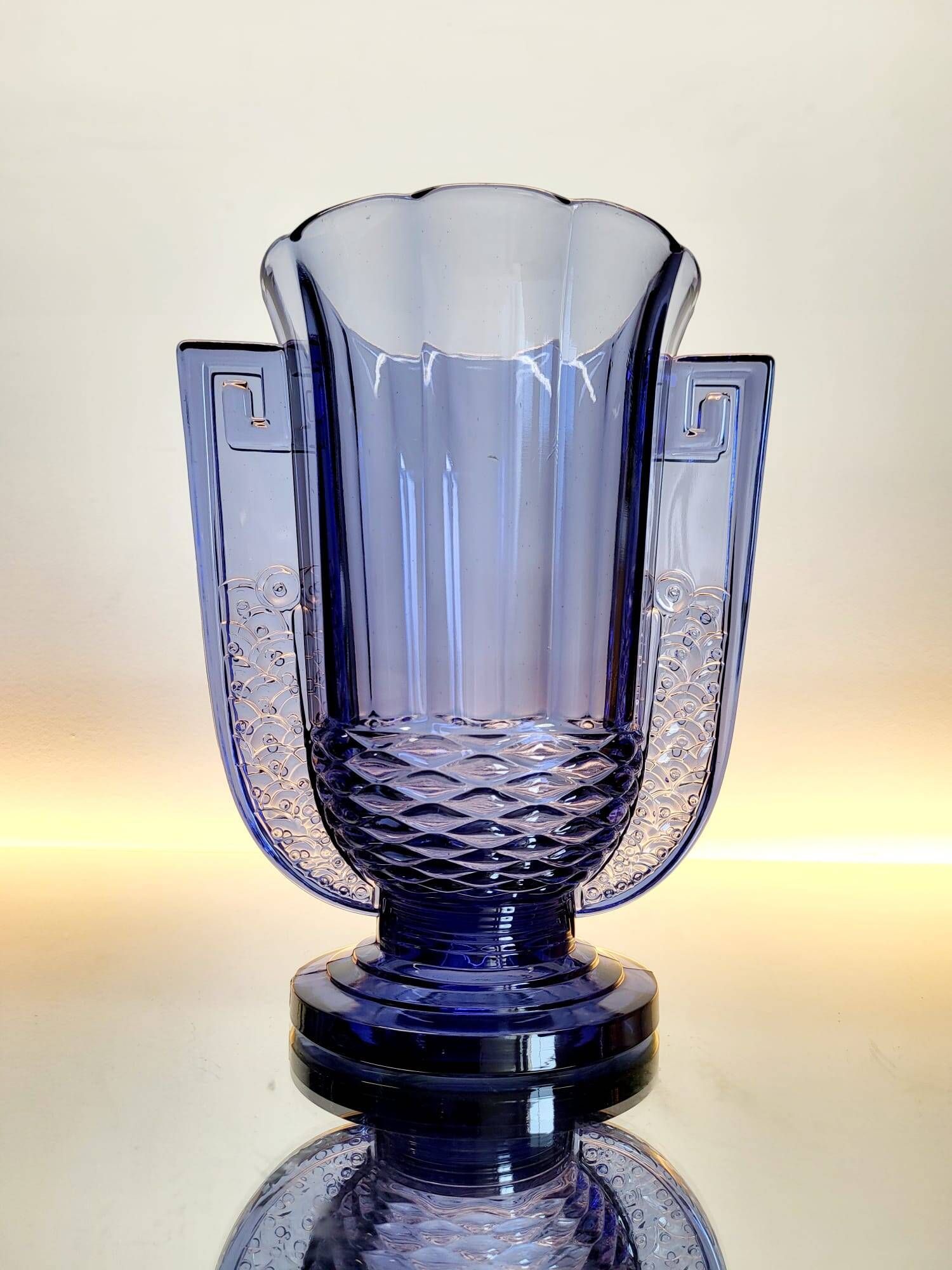 Val Saint Lambert Art deco vaas, serie Luxval model Romeo lila kleur België