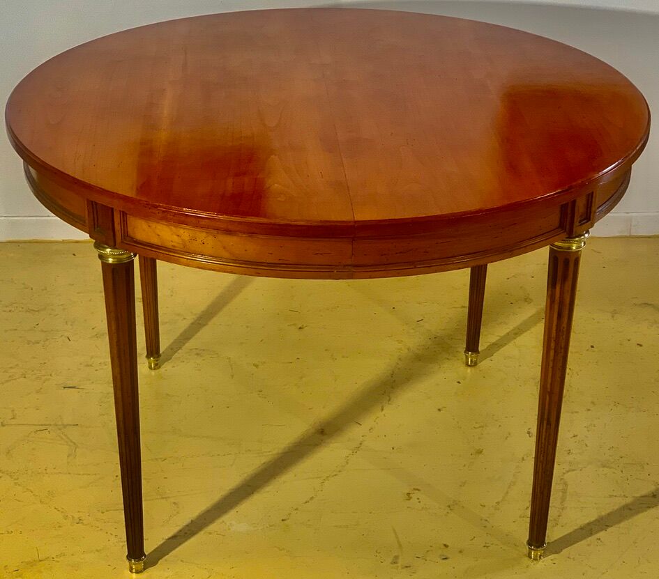 Louis XVI style table in cherry with 2 extensions