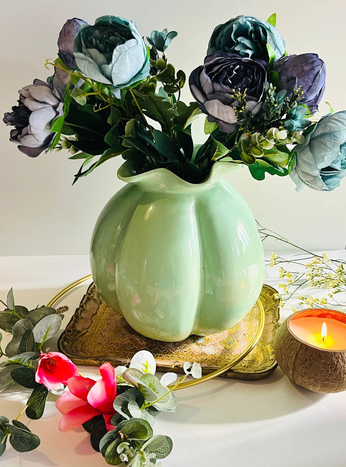 Vintage turquoise flower shaped vase.