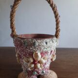 Kitch pot cover in the shape of a shell decore basket