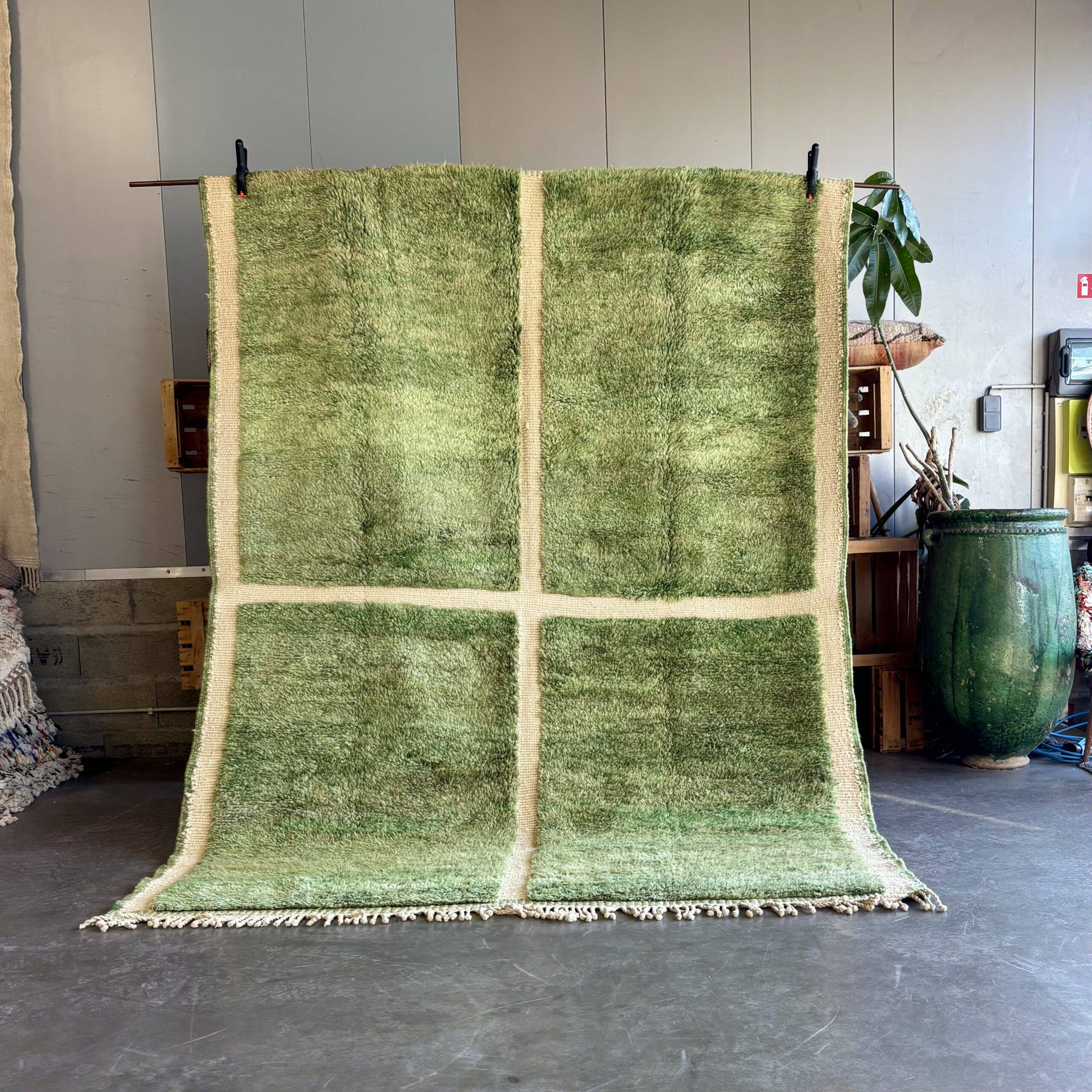 Boujaad Green rug handwoven in natural wool size 250cm×150cm