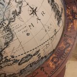 Bar globe terrestre on wheels