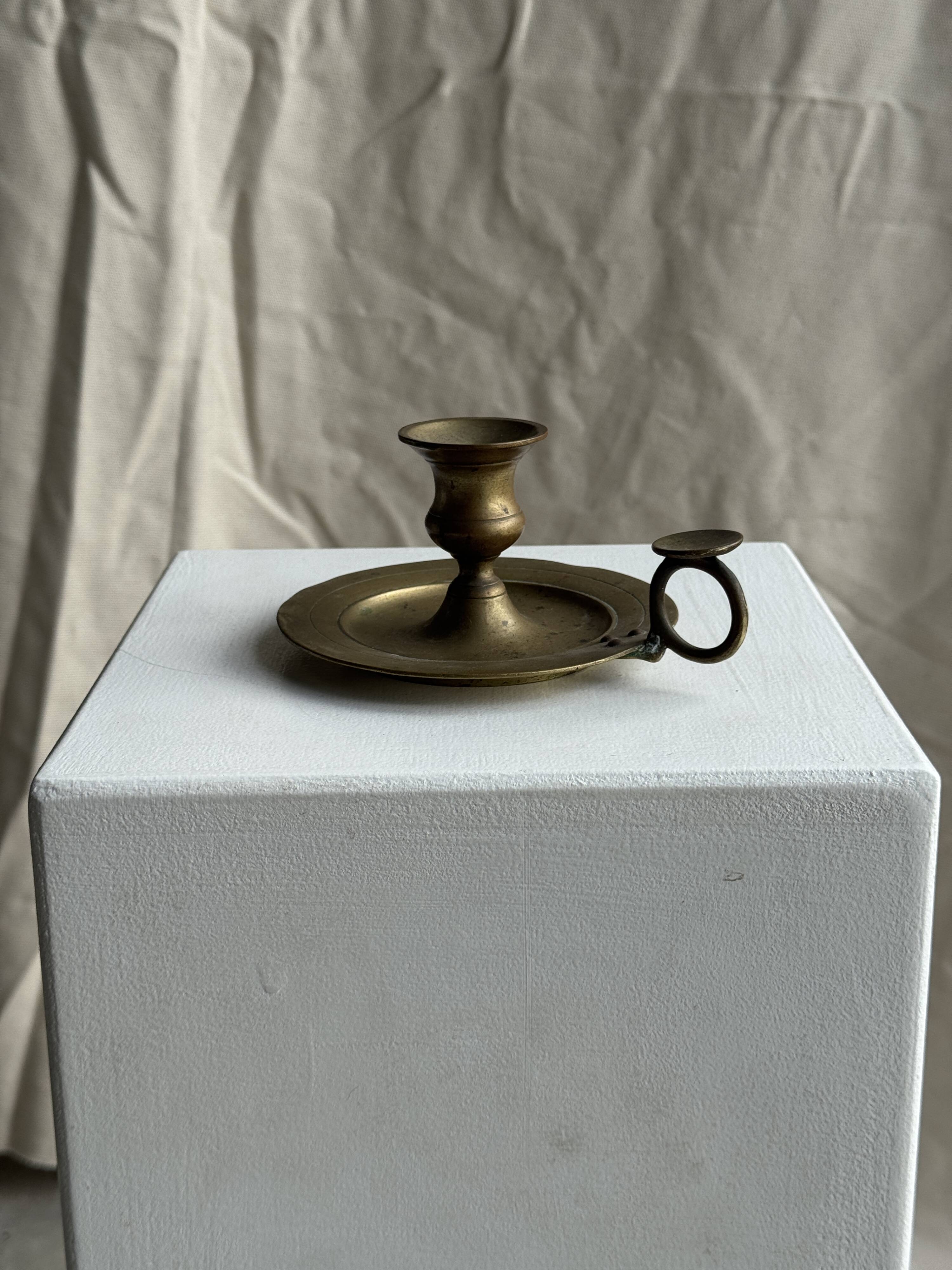 Antique gold hand candlestick with a handle fixed by 3 rivets H8 D13