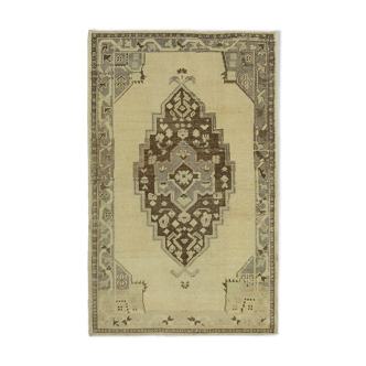 1960s handmade oriental beige carpet 102 cm x 163 cm