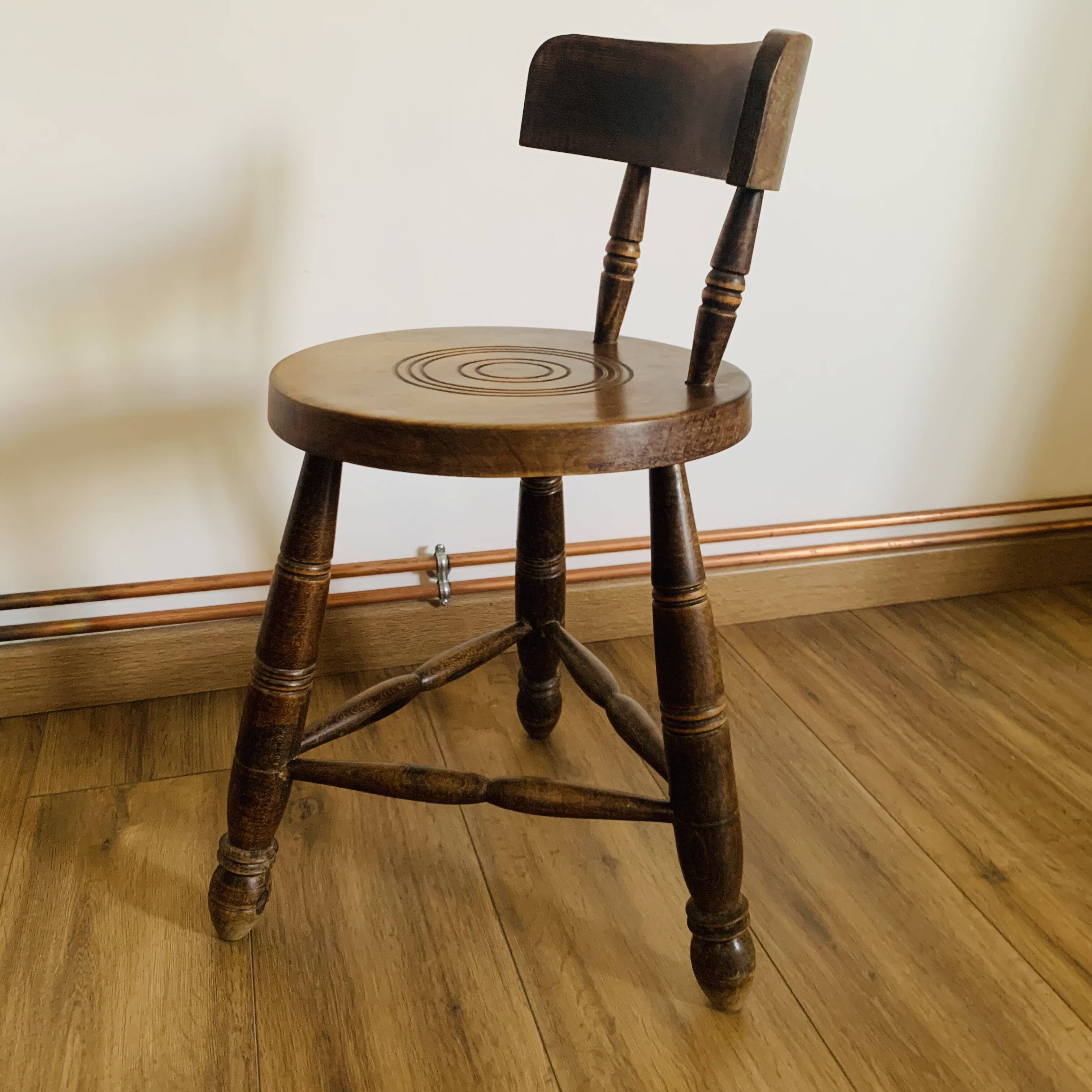 Tripod stool with backrest