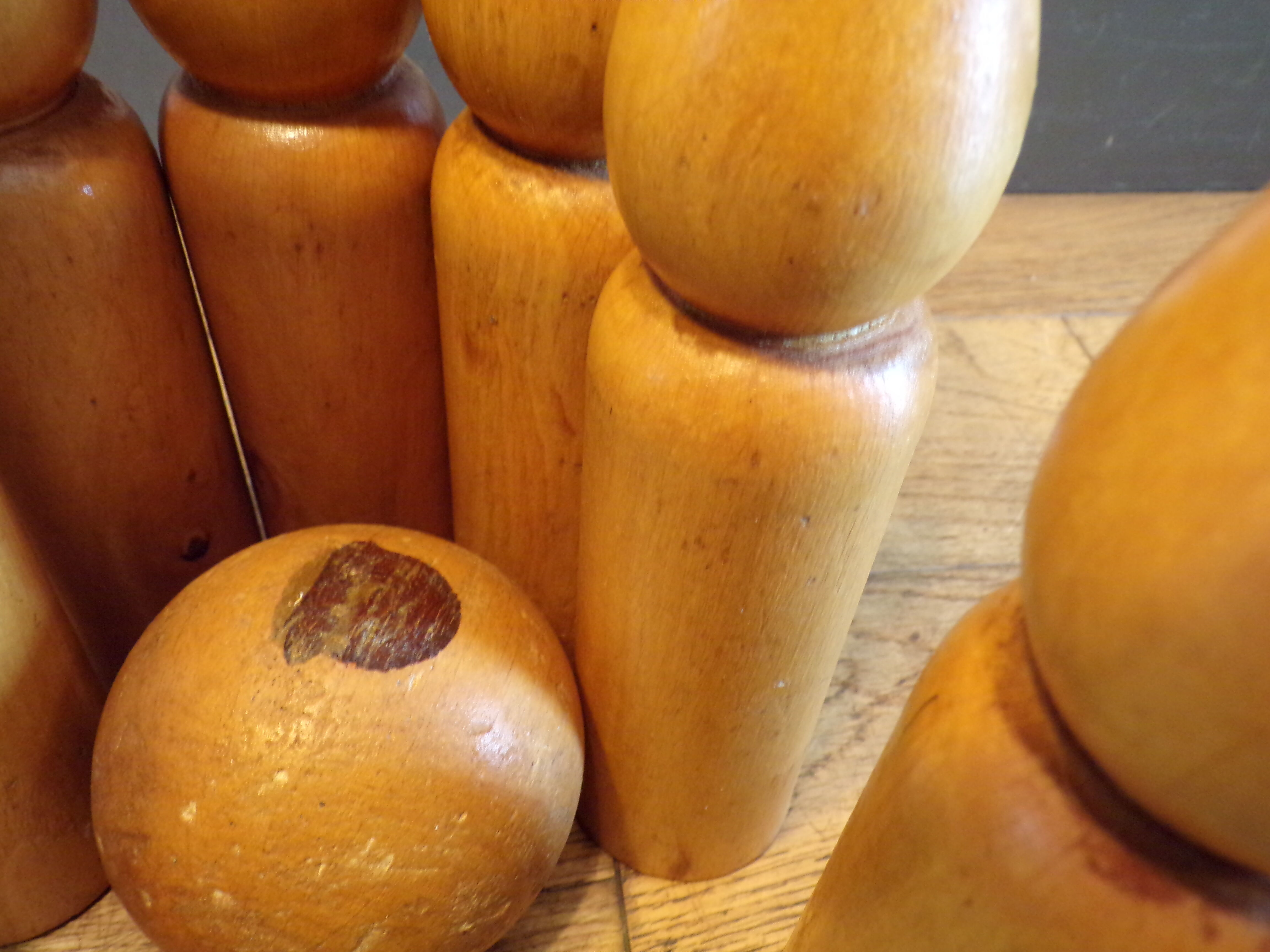 Jeu de quilles ancien en bois