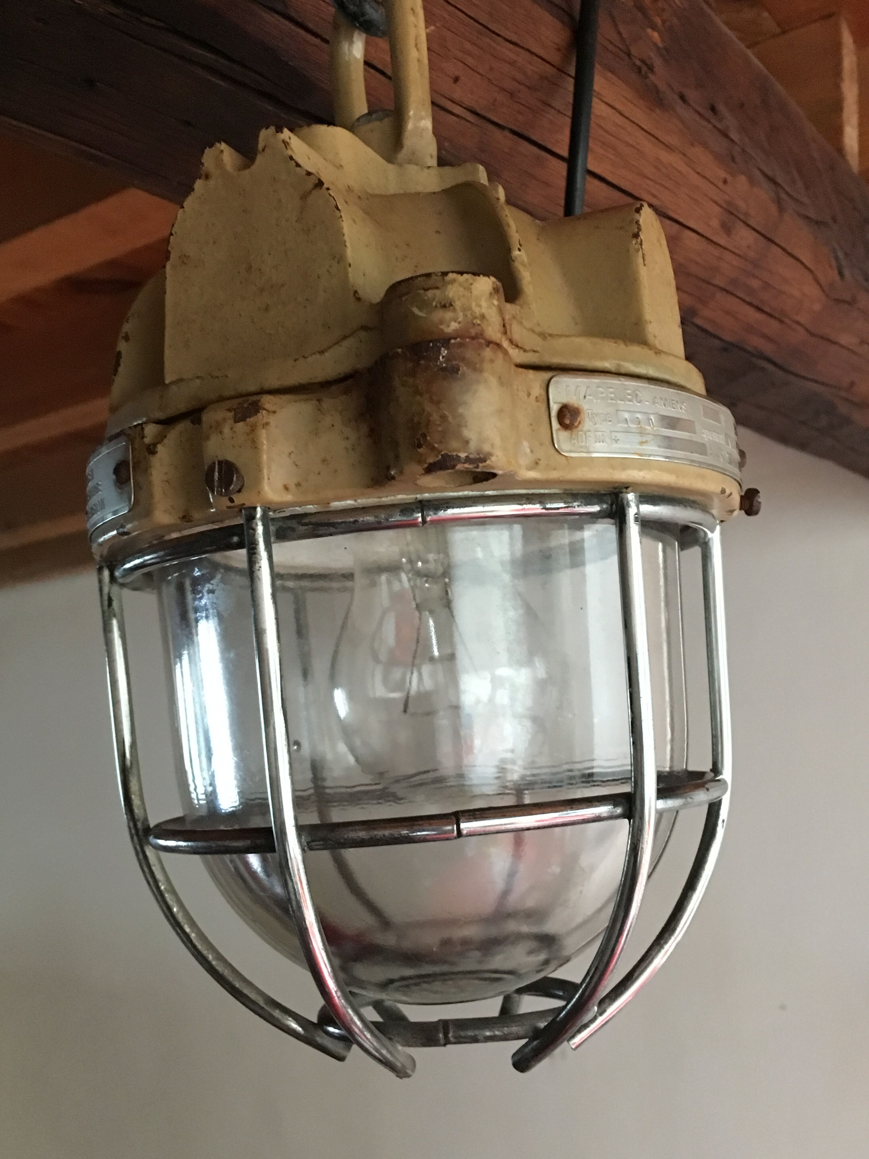 Suspension industrial explosion mapelec