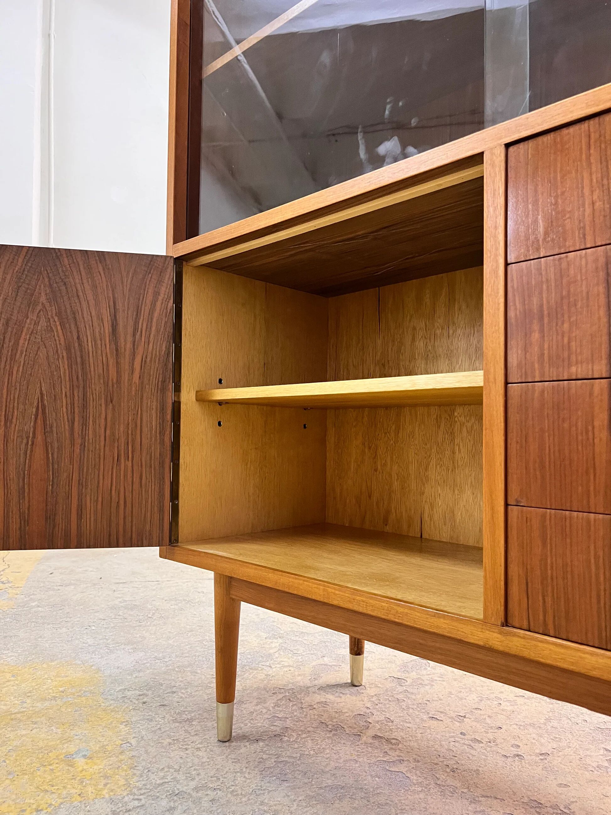 Display cabinet walnut by Deutsche Werkstätten Hellerau