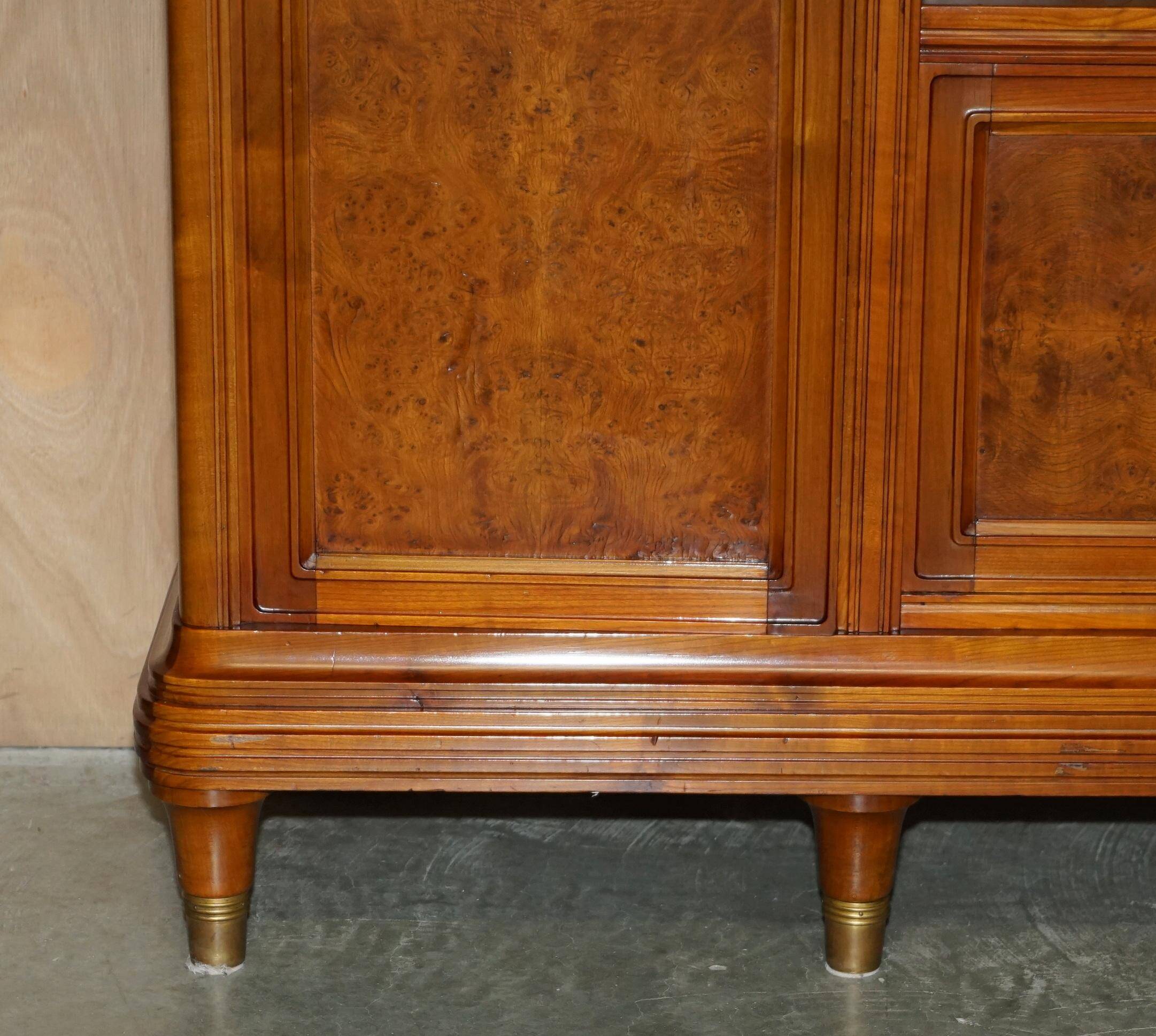 Bibliothèque-armoire Art Nouveau en noyer burr et chêne par Léon Jallot