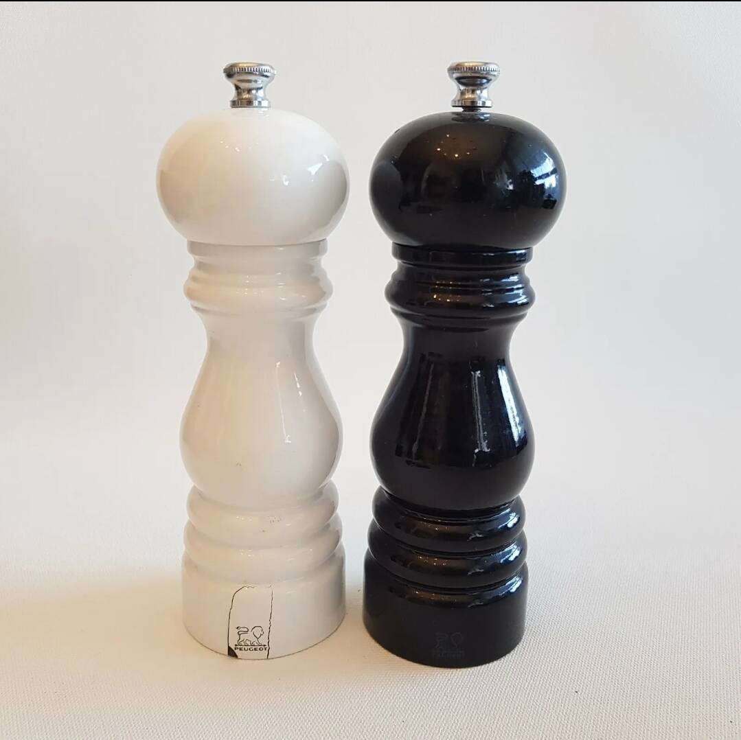 Peugeot salt and pepper mill set in black and white lacquered wood 18 cm