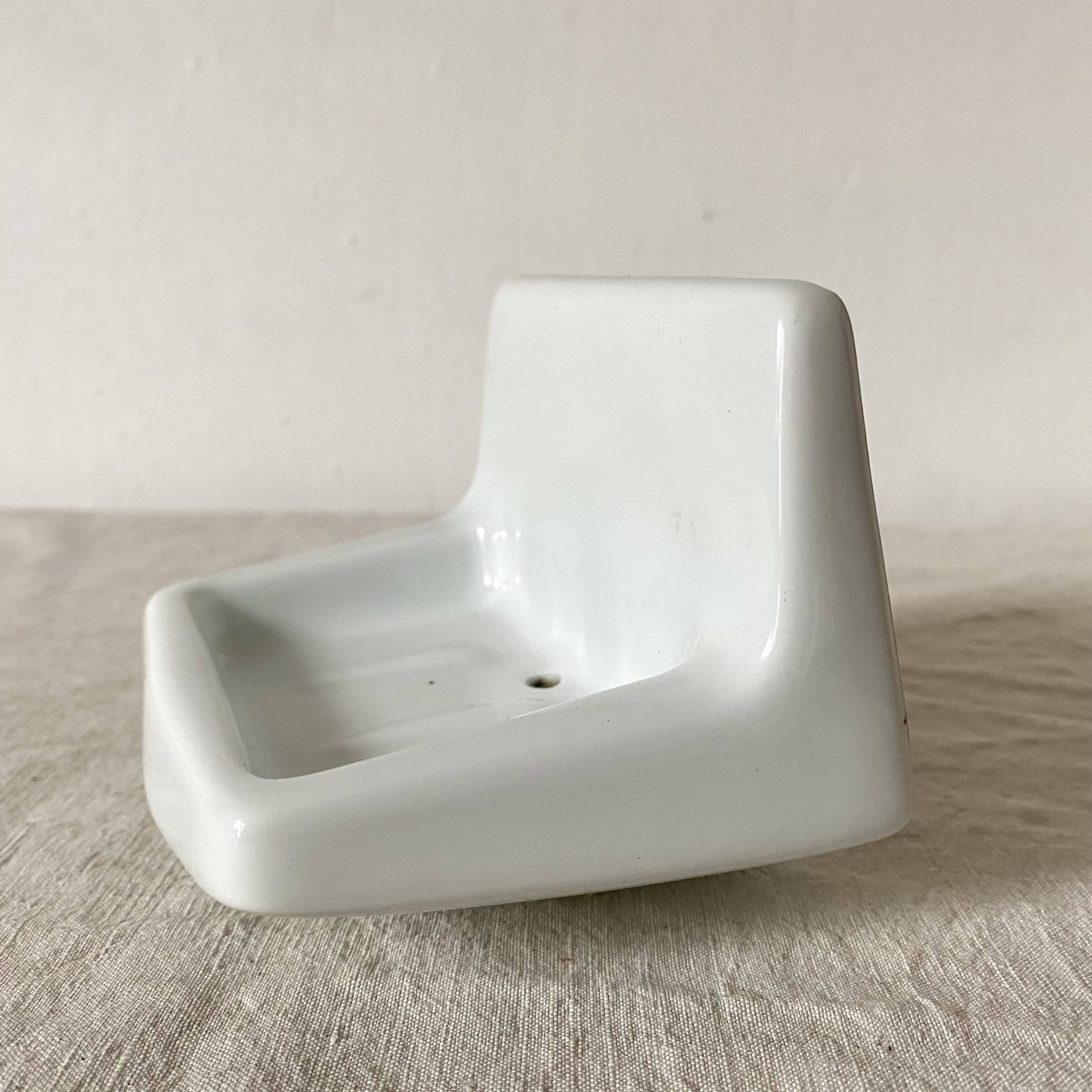 Wall soap dish in Limoges porcelain