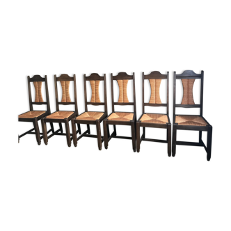 Solid chene chairs with straw seat