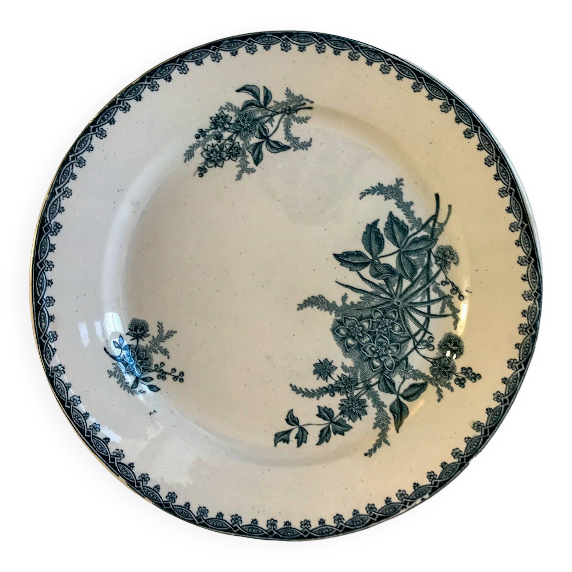 round dish in Japanese-style Iron Earth, late 19th century