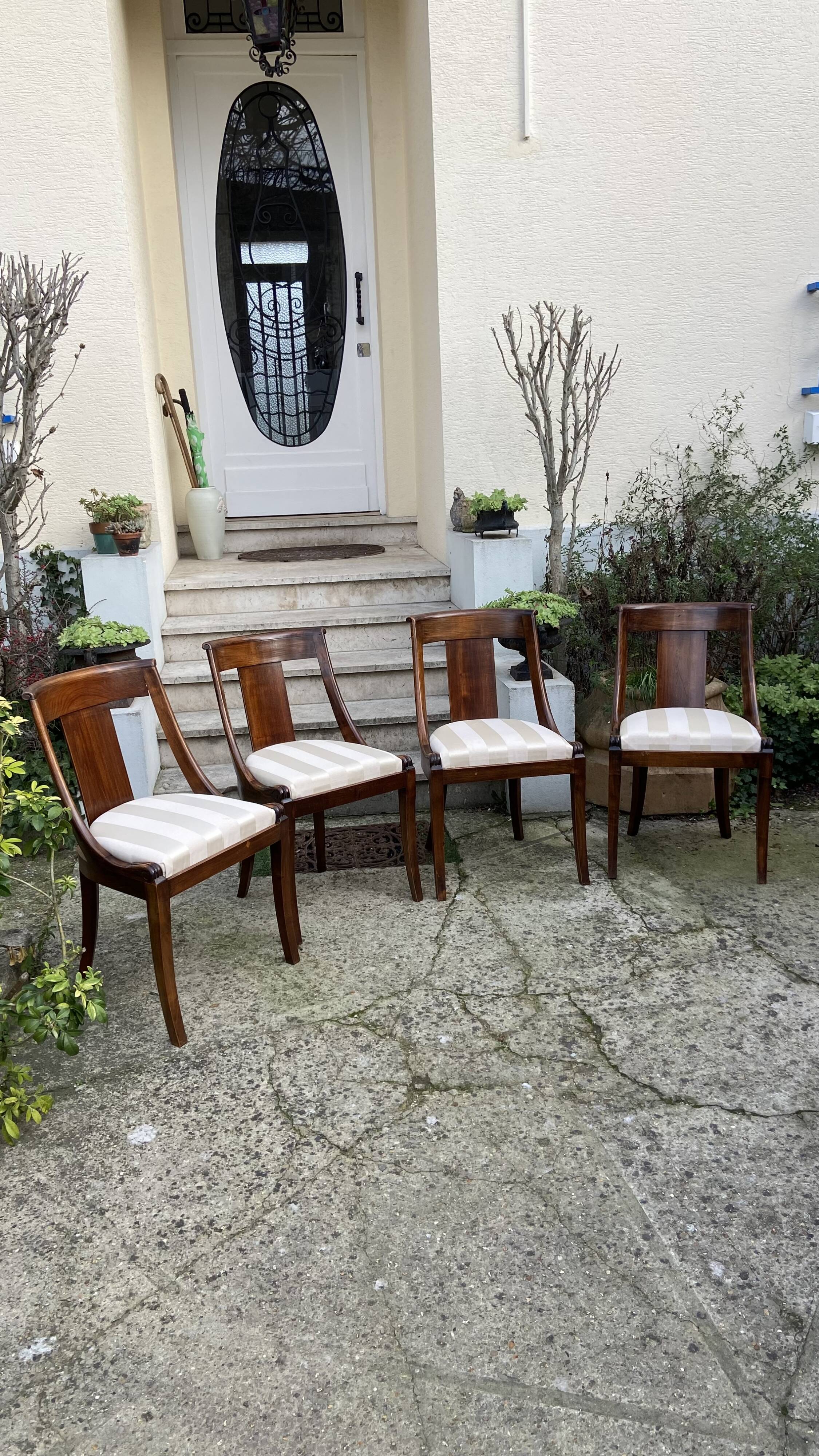 Suite de 4 chaises gondole style Empire