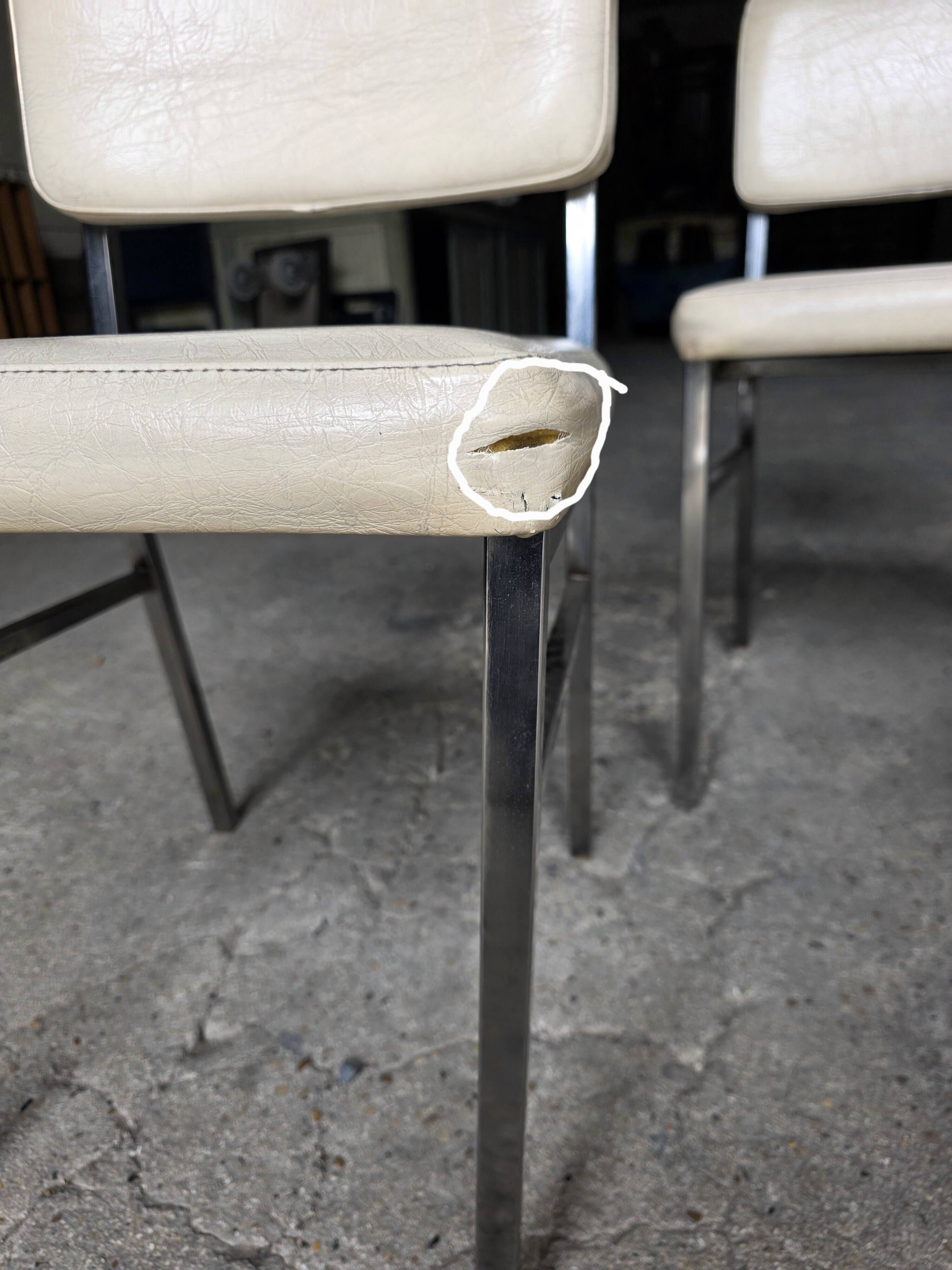 4 chrome metal chairs with faux leather from the 1970s.
