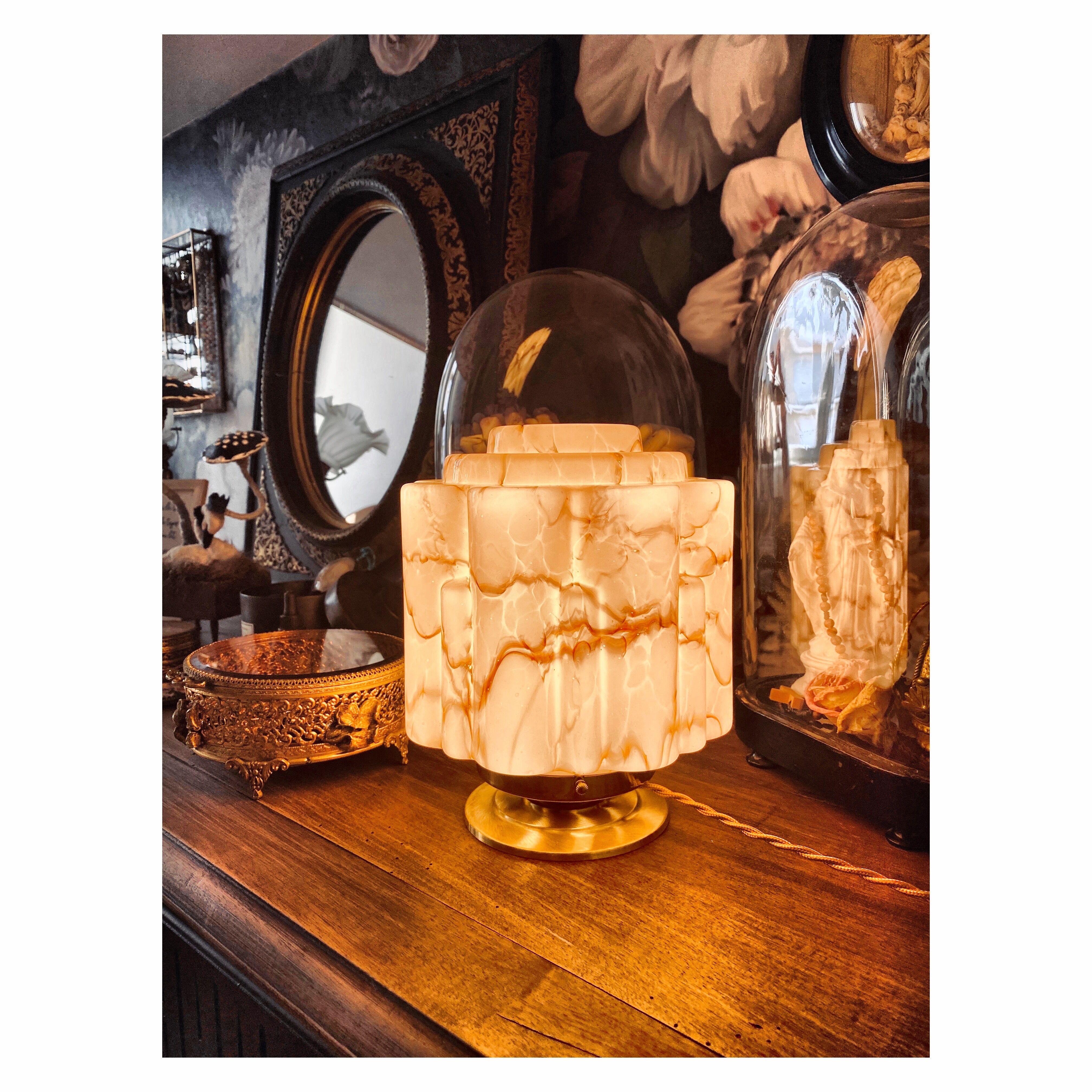 Lamp globe art deco in pink marbled opaline