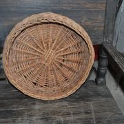 Vintage brown wicker round basket from the 1940s, woven flat, diameter 37 cm.