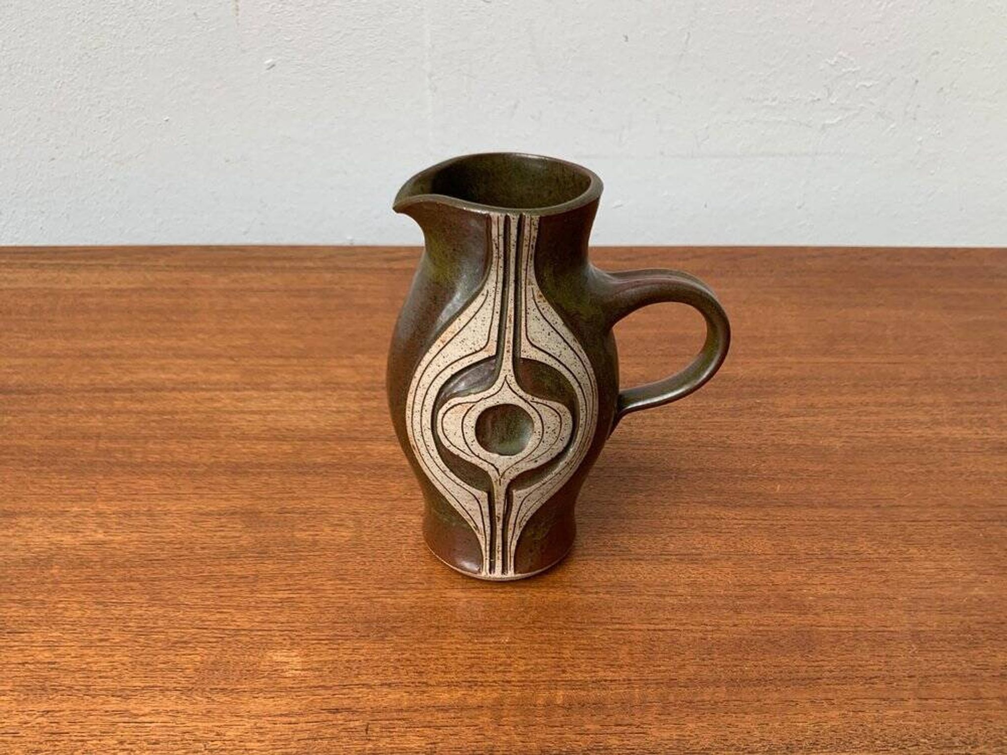 A studio pottery jug from the mid-century by Marianne Stark for Michael Andersen, Bornholm, 1960s.
