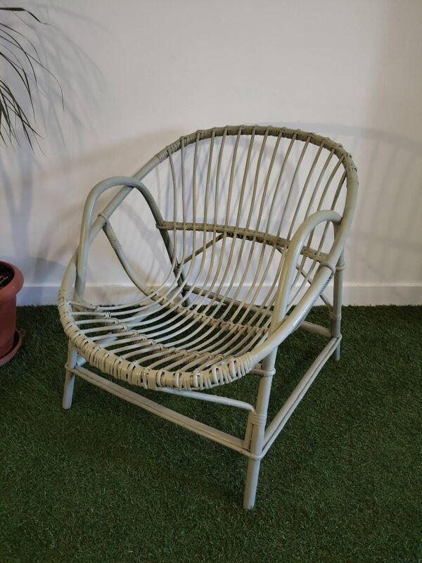 Fauteuil corbeille vintage en rotin – teinte vert gris