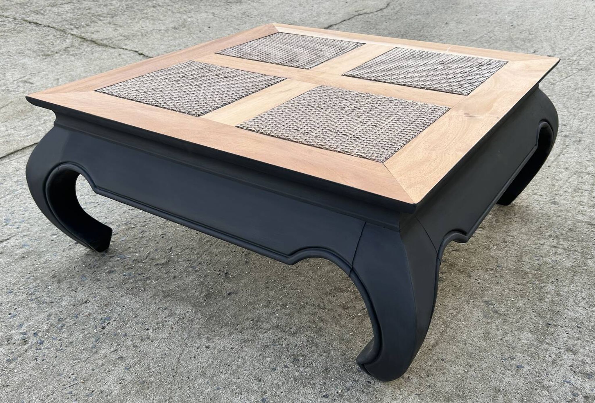 Table basse à opium carrée, en teck massif, pieds éléphant