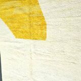 Moroccan Berber rug made of Oued Zam wool, size 150 x 250 cm.