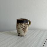 Petite tasse ancienne en terre cuite