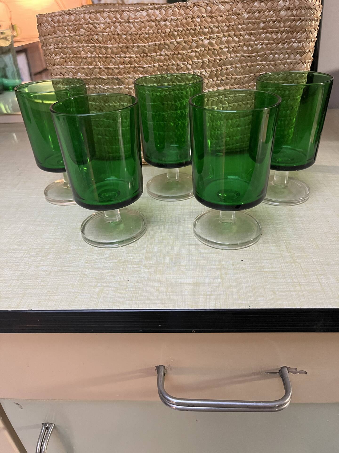 5 stemmed glasses