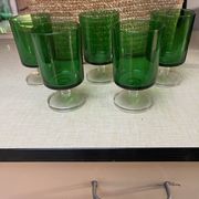 5 stemmed glasses