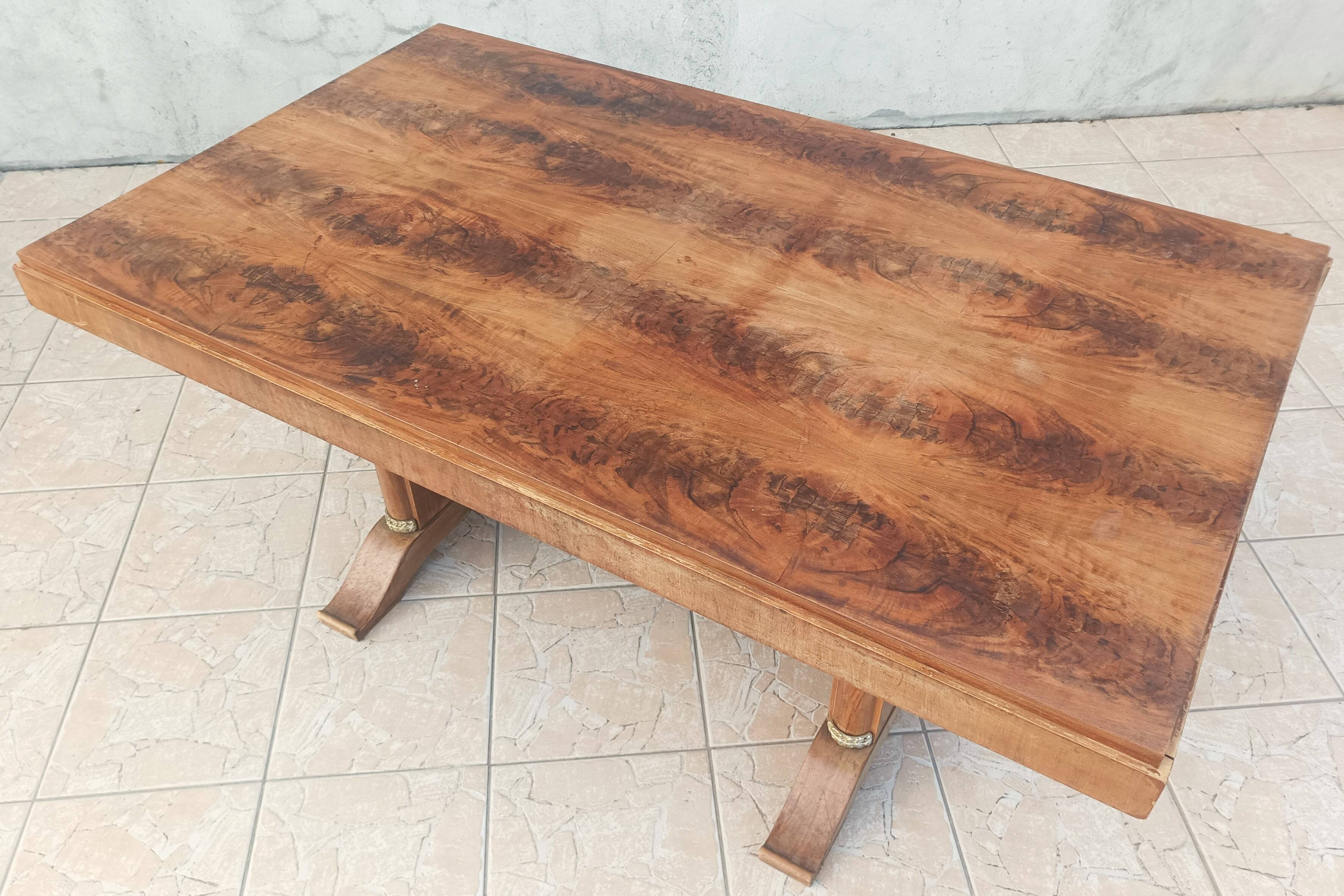 Art Deco table in burr walnut