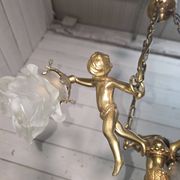 Lustre aux angelots en bronze années 70