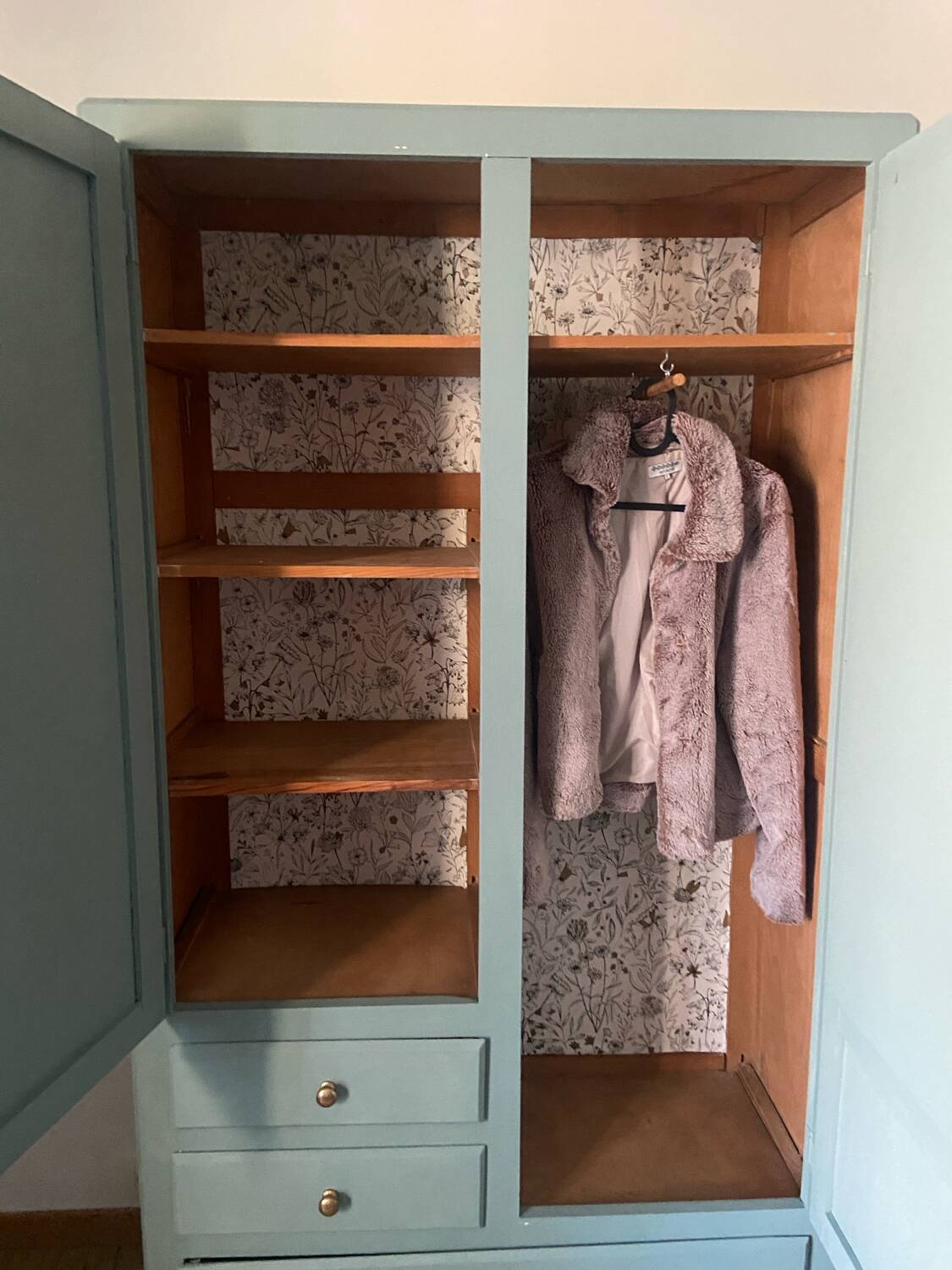 Armoire parisienne