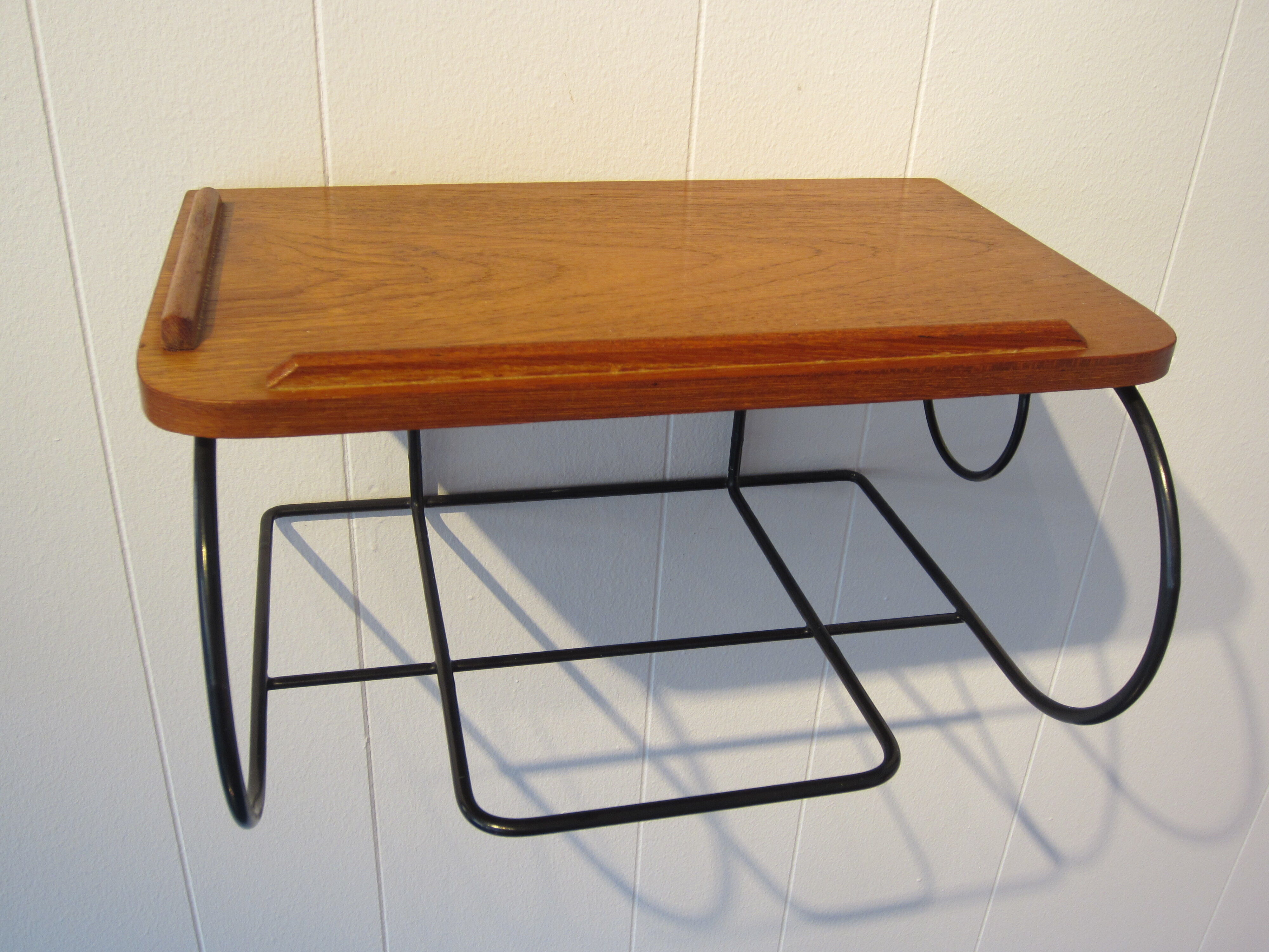 Scandinavian String type telephone wall shelf