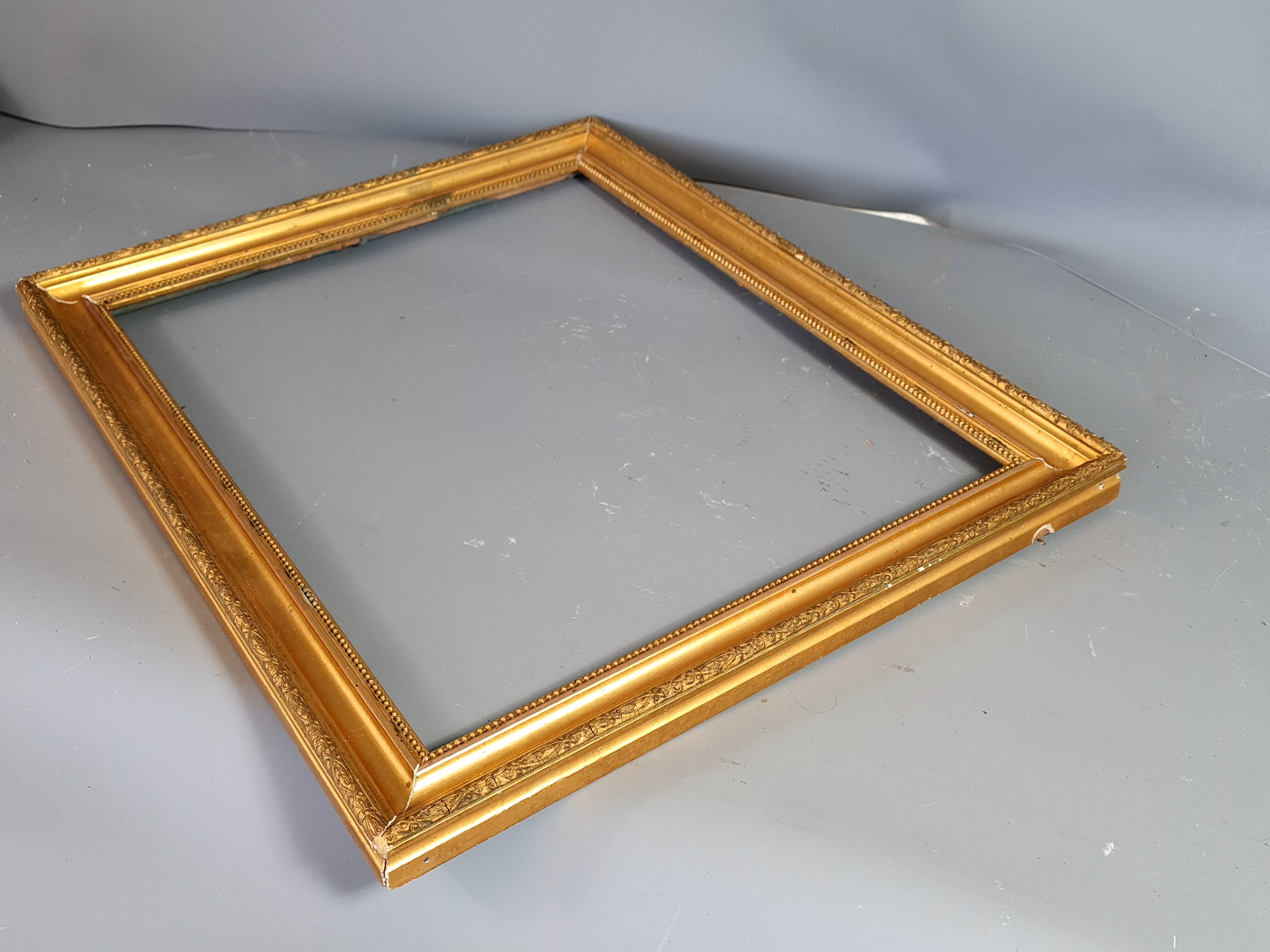 19th century frame gilded stucco wood, beaded interior edges, 47x39 cm, leaf 41.8x32.7 cm SB