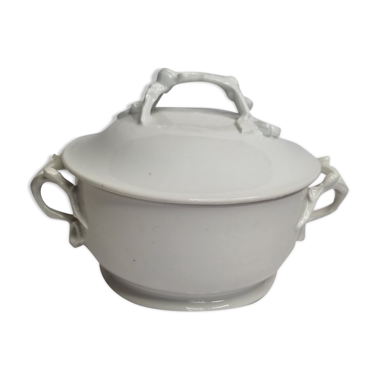 Bonbonnière in white enamelled porcelain, 16 cm