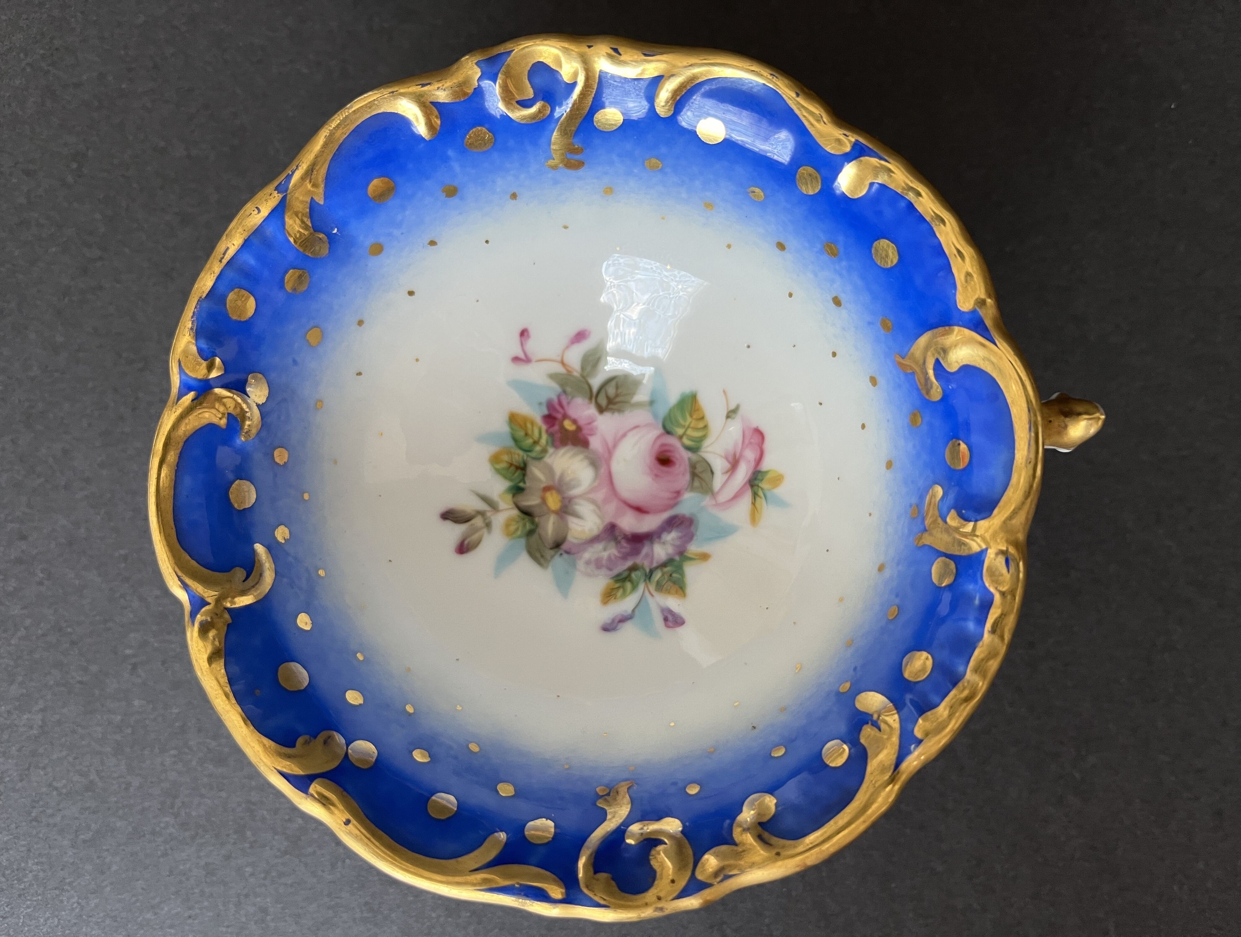 Tasse et sous-tasse en porcelaine de Paris
