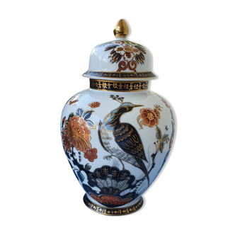 Porcelain pot