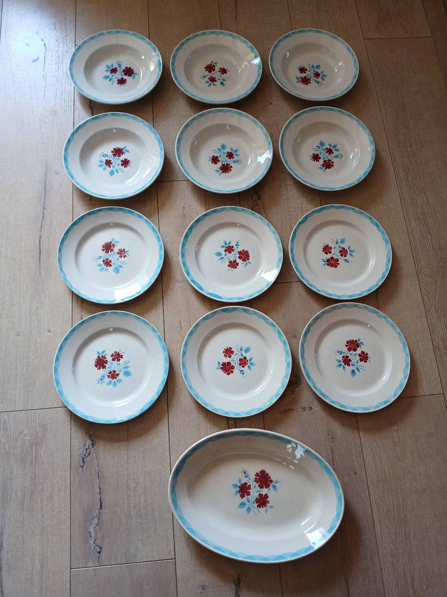 Lot of 12 Moulin des loups plates and dish