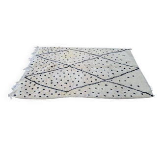 Handmade pure wool rug, size 150 x 250 cm.