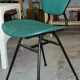 Chaise en bois cintré recouvert de vinyle, tube métal.