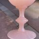 Verre a pied verre calice en opaline rose pâle