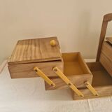 Oak and calisson yellow worker