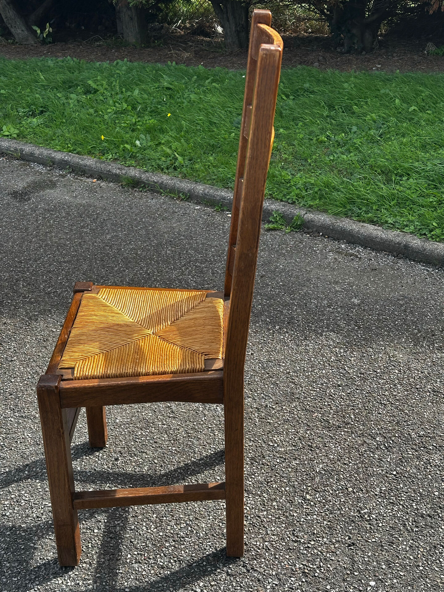 Paire de chaises en chêne et paille – années 50