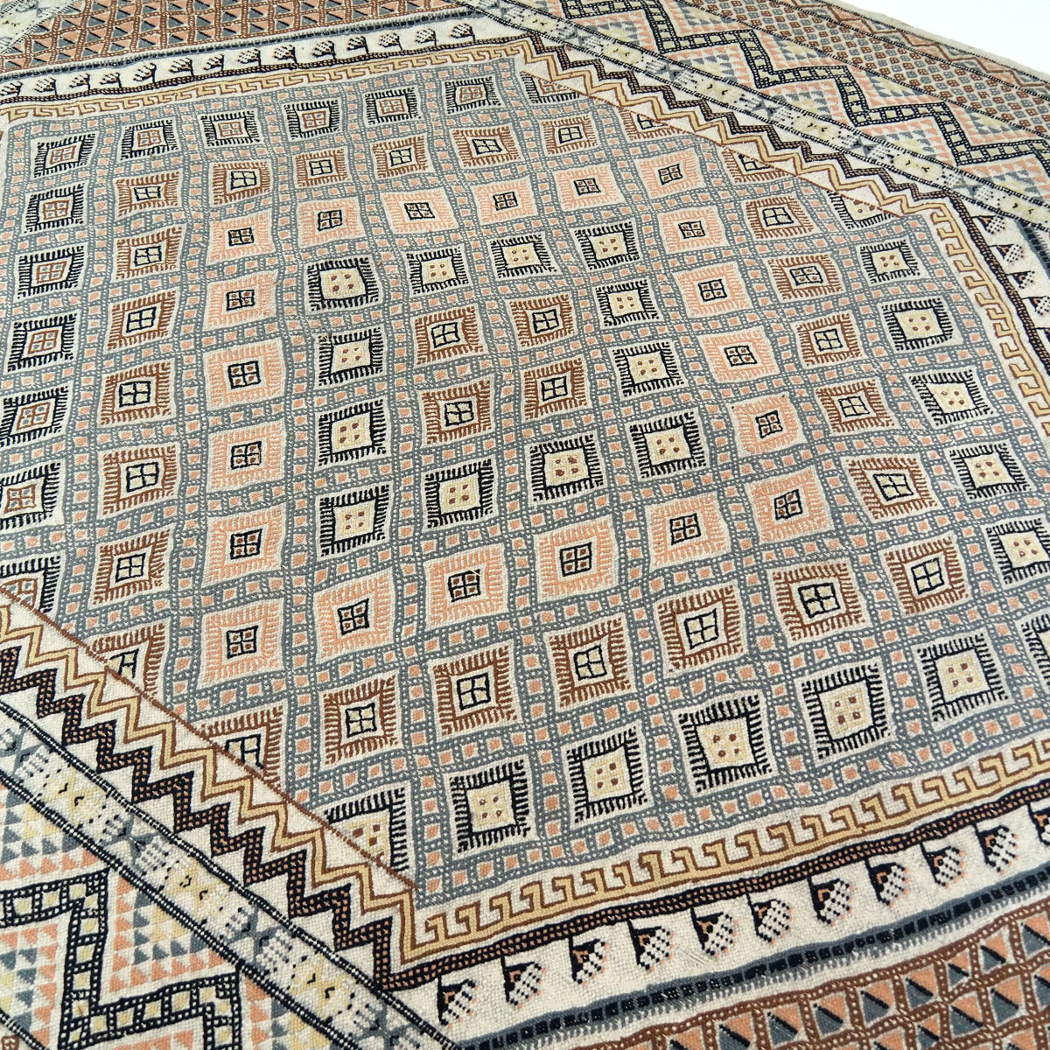 Hand-woven Kilim from Tunisia with 1st choice wool 290x210x3cm