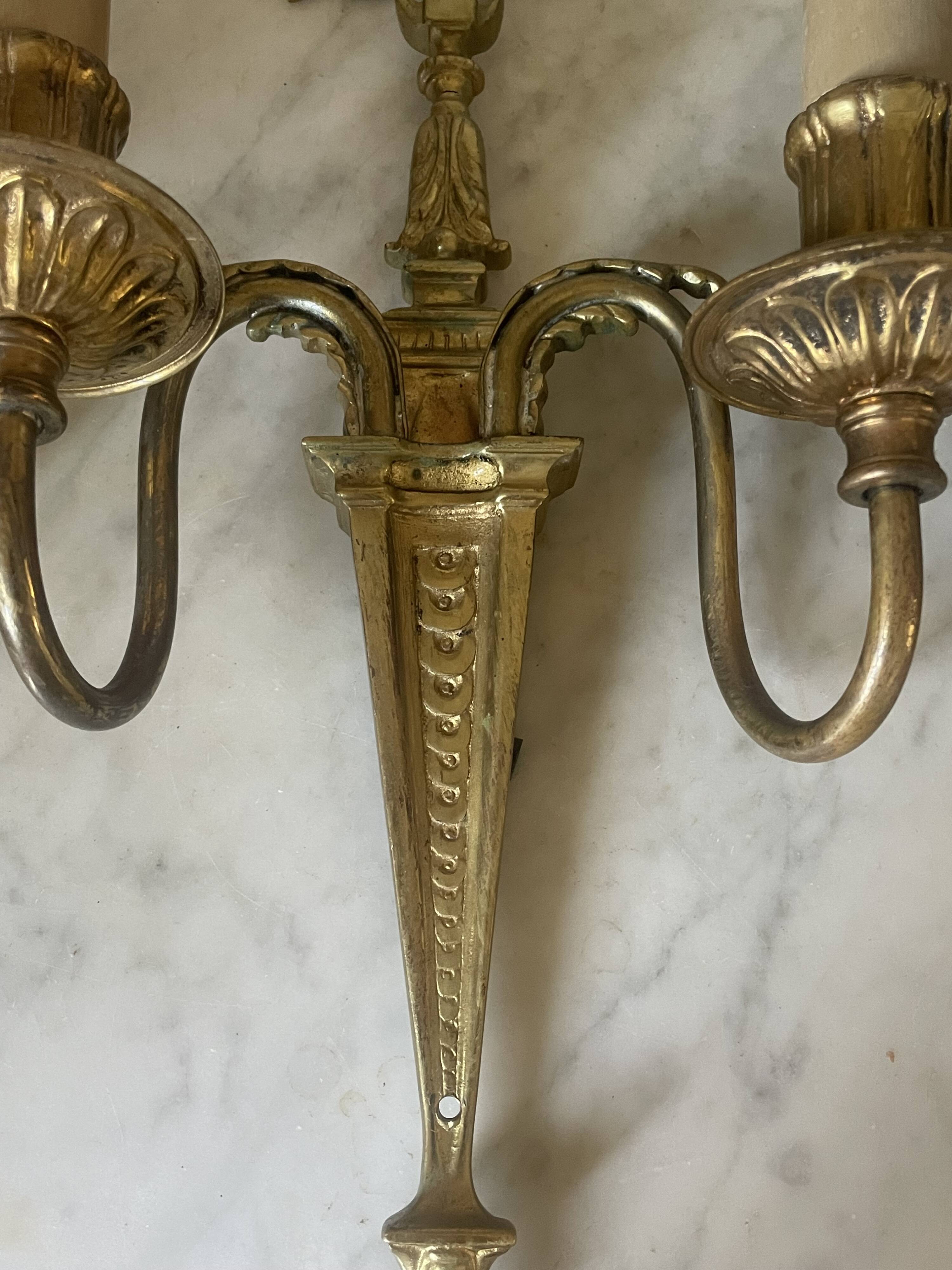 Pair of wall lights in brass and gilded bronze, Arnold Montrose Ltd, Lo