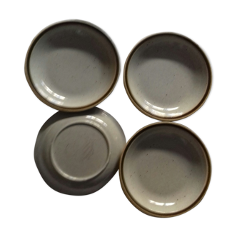 Suite de quatre assiettes creuses en grès