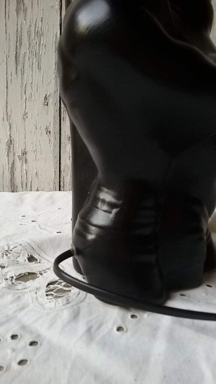 Black ceramic love couple lamp