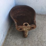 Cast-iron wall planter