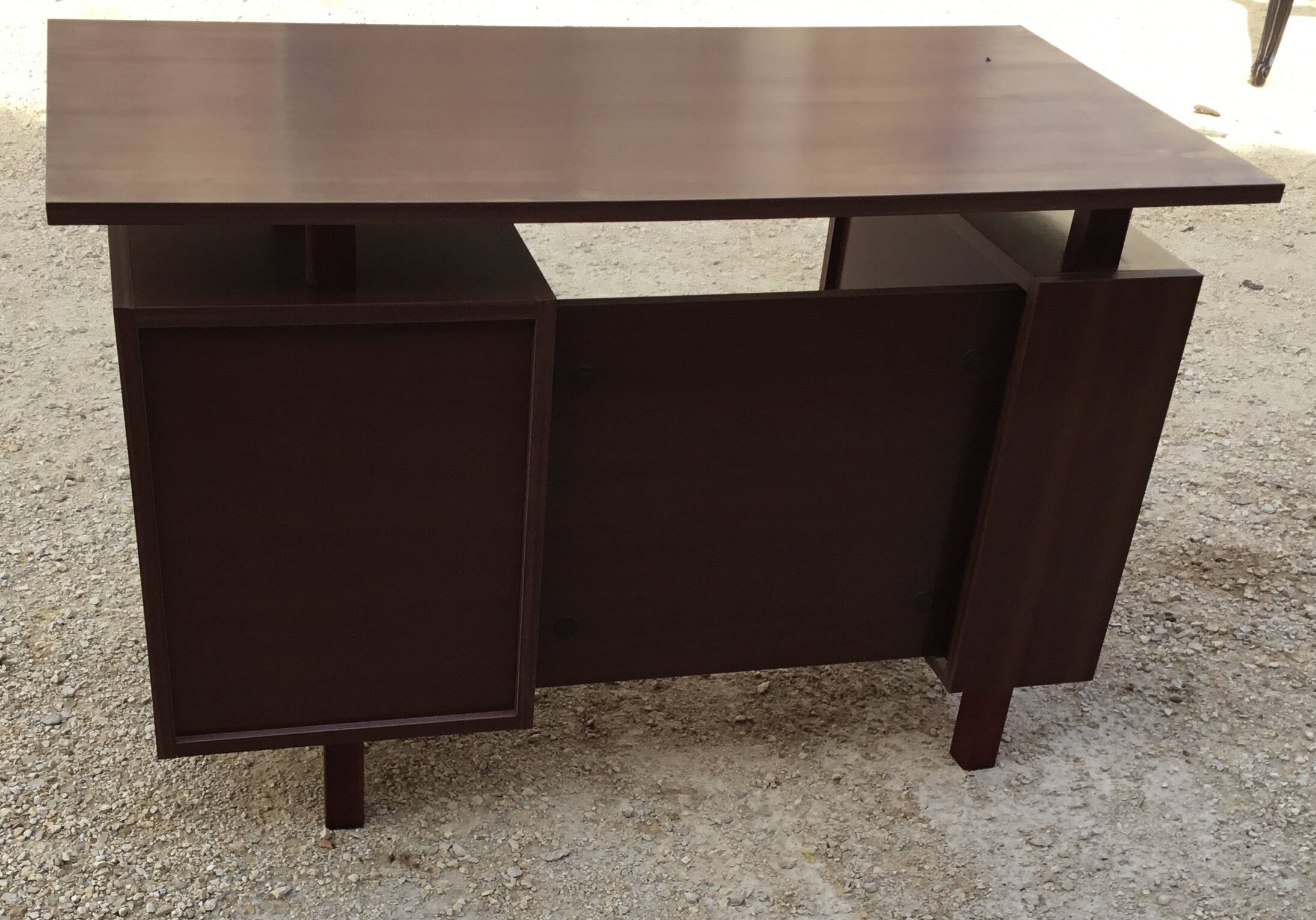 1980s mahogany veneered desk